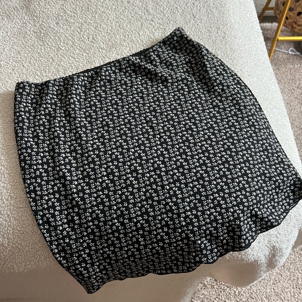 BRAND NEW BRANDY MELVILLE SKIRT